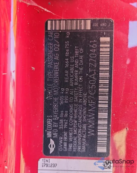 2010 Mini Cooper S из США, поврежденный, VIN WMWMF7C50ATZ70461